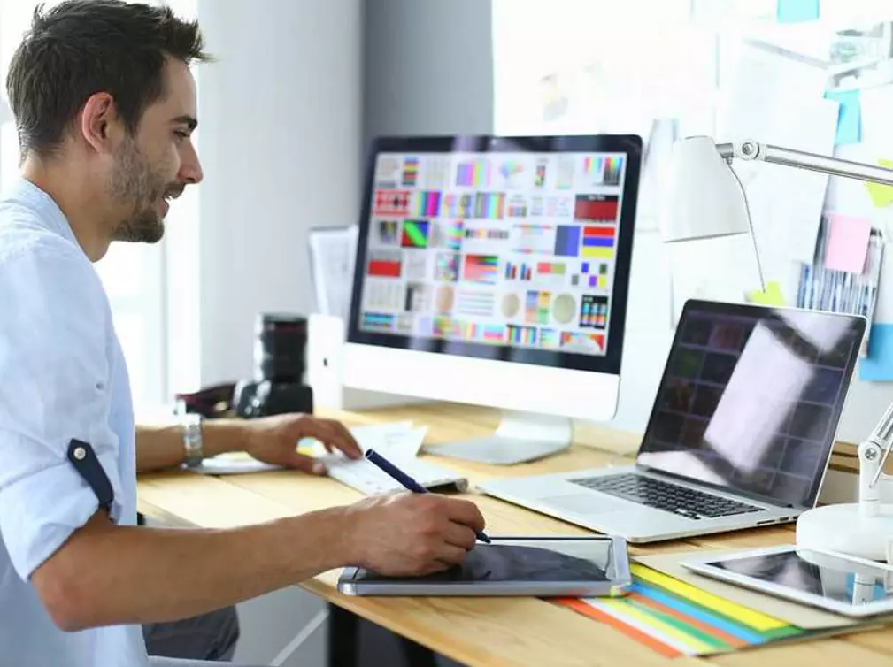 Hire Graphic Designer for business