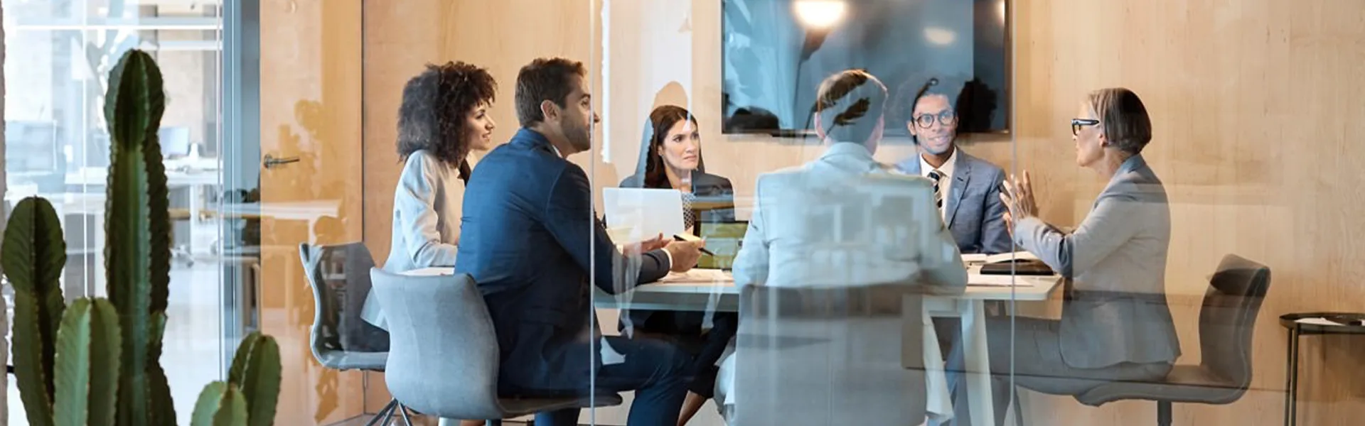 insourcing vs outsourcing design