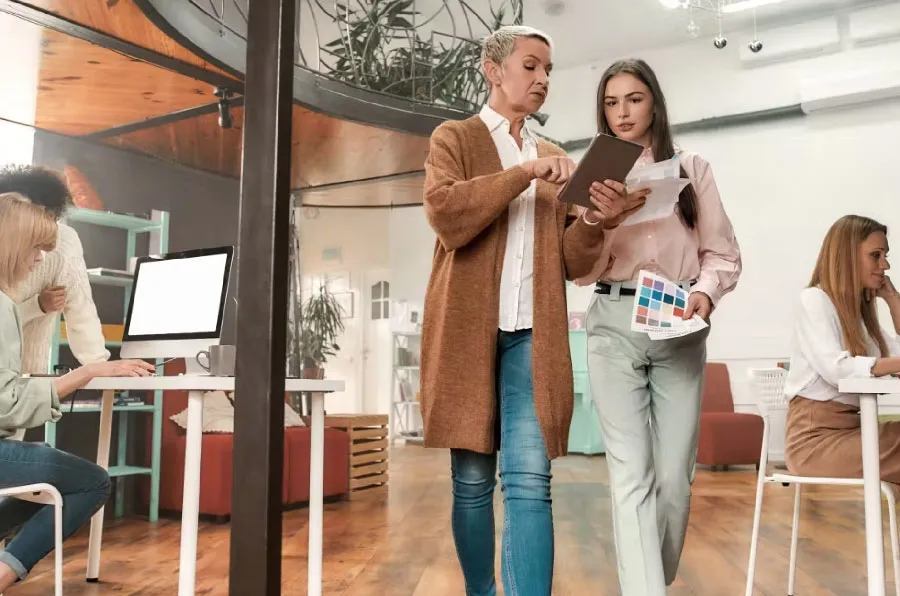 what types of companies hire graphic designers