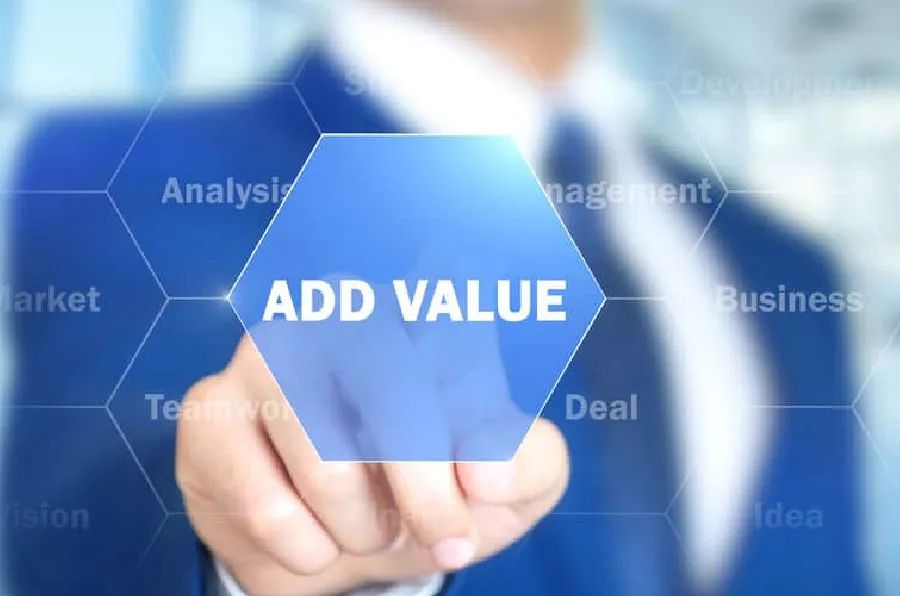 risks of outsourcing vs insourcing